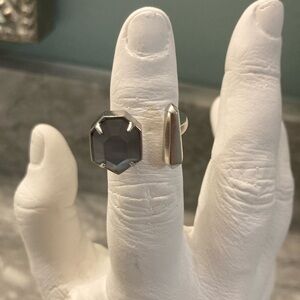 Kendra Scott Ring - size 7.